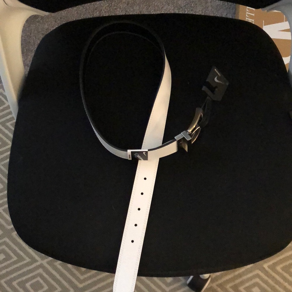 Size 32 reversible Mike men’s golf belt